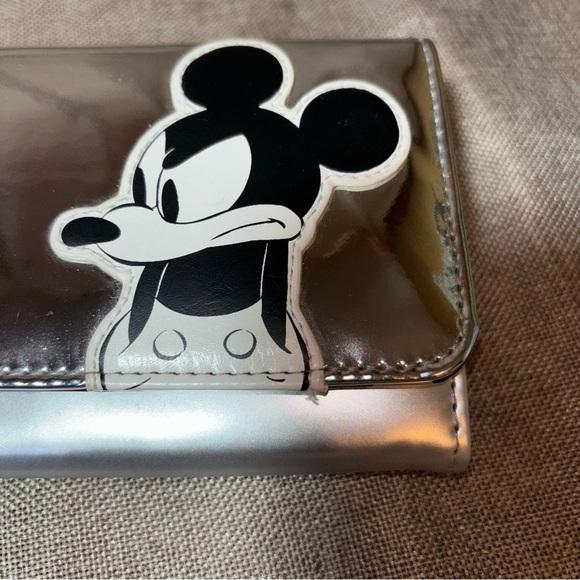 Disney Mickey Mouse Grayscale Metallic Silver Wallet Clutch Wristlet - Picture 3 of 8